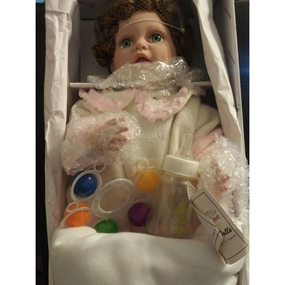DV20-105 Heirloom Dolls Duck House 21" "Annette" Doll NWT With Blanket,Bottle,Ra - Picture 1 of 5